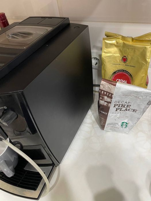 Автоматична кавомашина Jura E60. Кавоварка для капучіно.