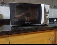 Microondas Orbegozo 20l com Grill MIG2130 em branco.