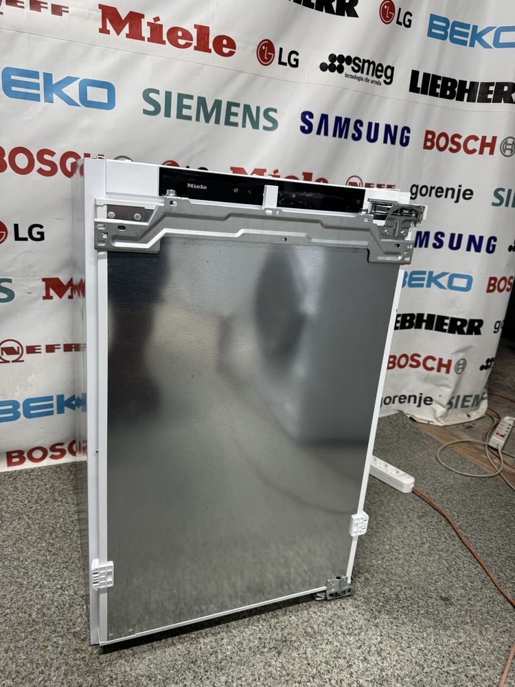 Малий вбудований холодильник Miele K 7103 D (втраиваемый)
