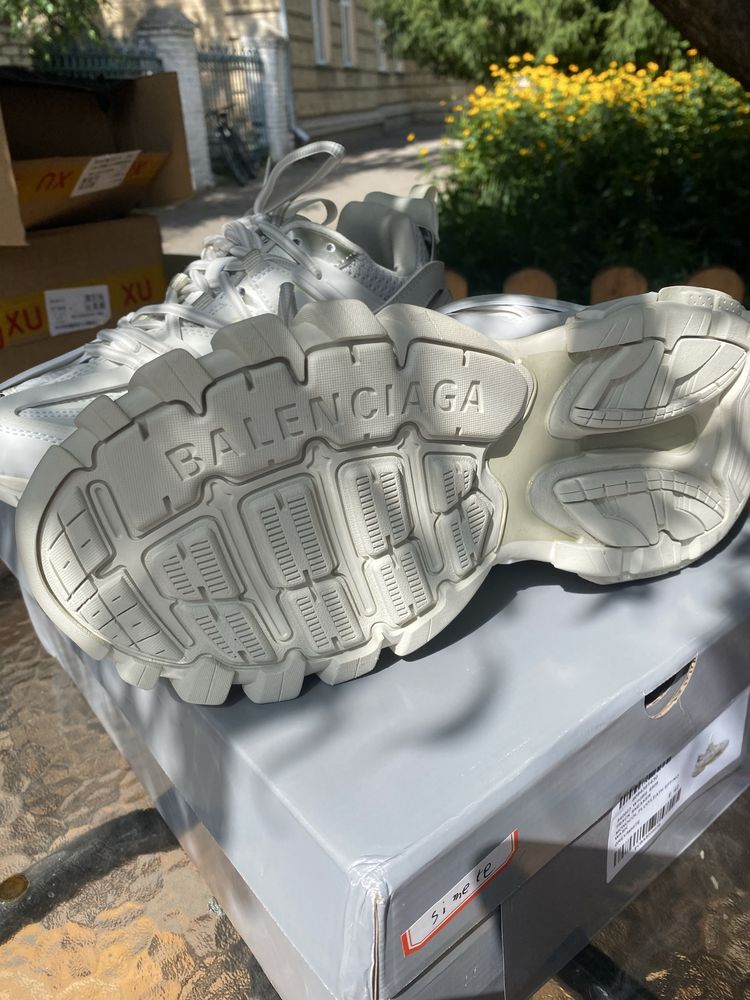 Balenciaga track 1 висока якість