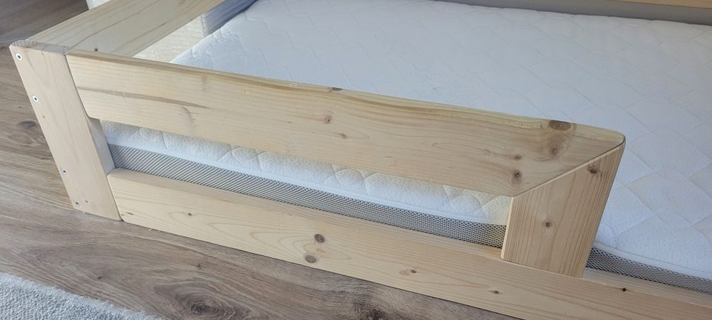 Łóżko dziecięce 140x70 z materacem podłogowe barierka obustronna