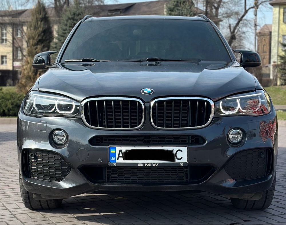 Продам BMW X5 F15 2015 3.0 бензин шикарная комплектация