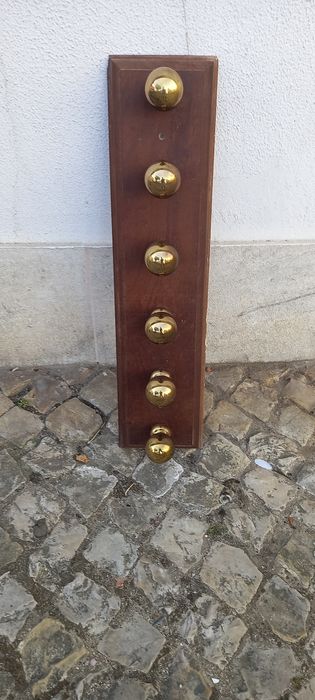 Vendo. Cabide de Latão antigo..