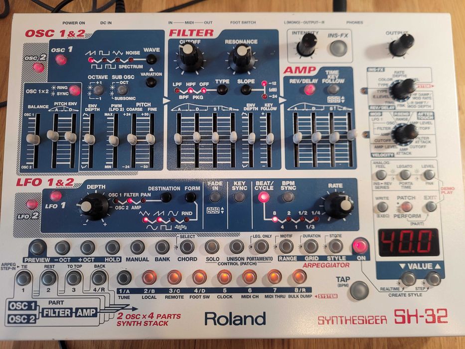 Syntezator Roland SH-32
