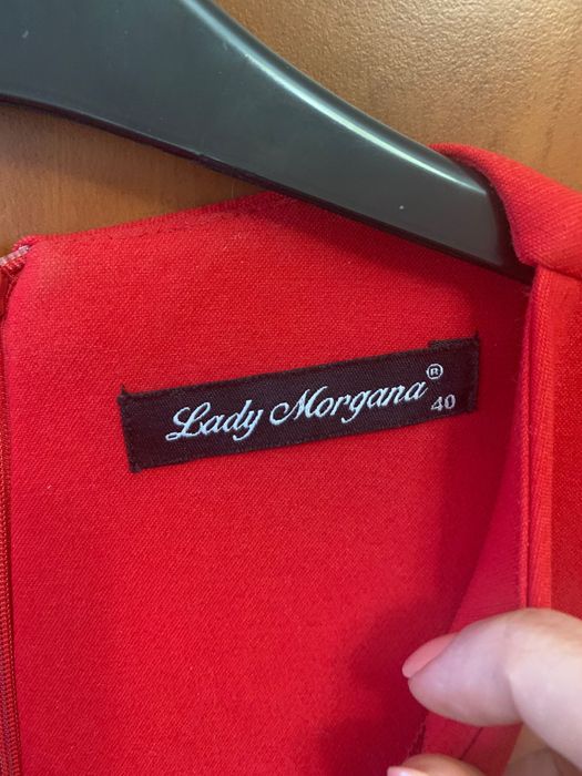 Сукня червона святкова з запахом та чорними ґудзиками, розмір 40