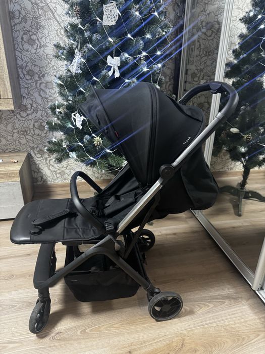 Продам прогулянкову коляску Carello