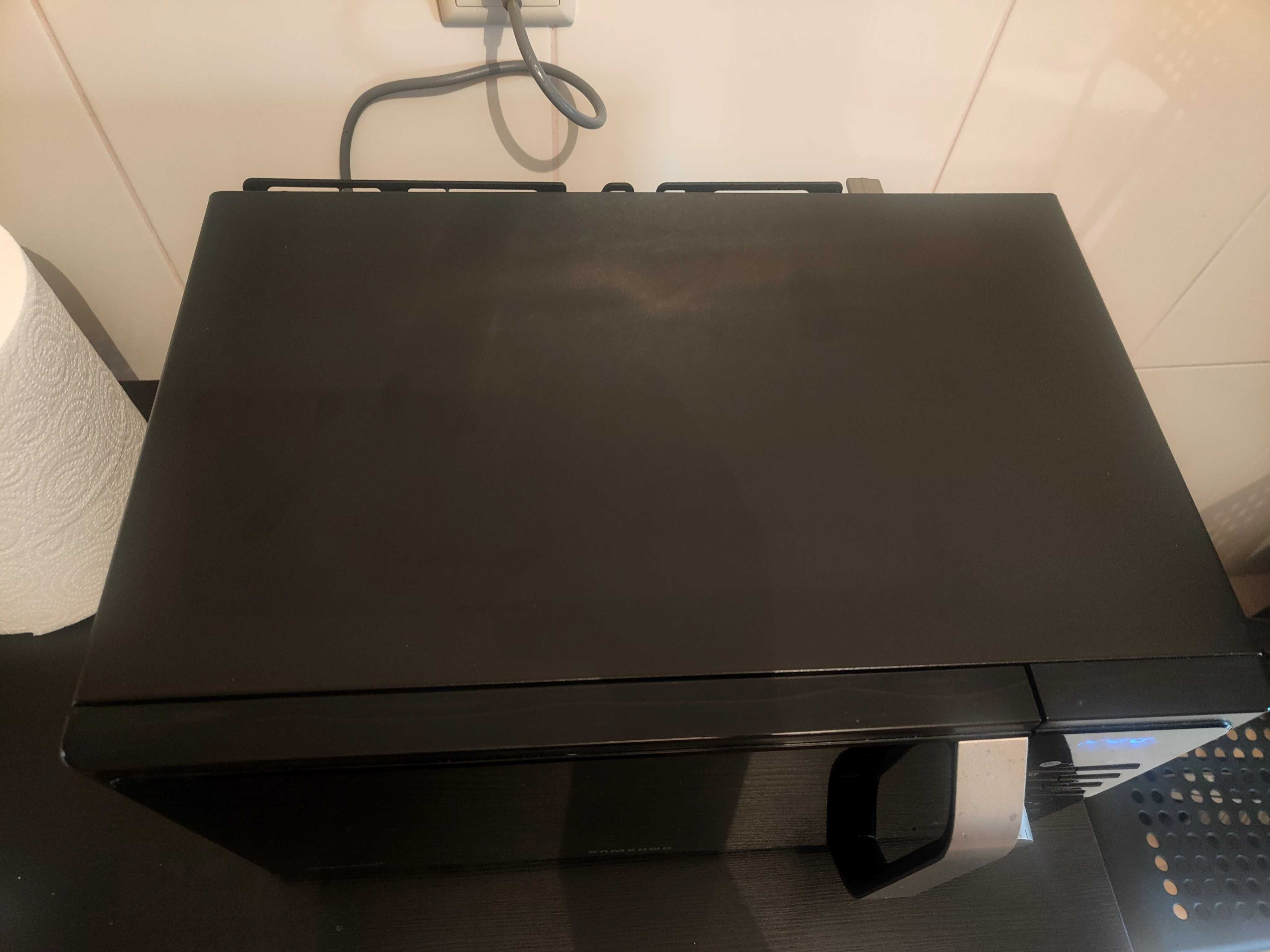 Micro-ondas Samsung com Grill
