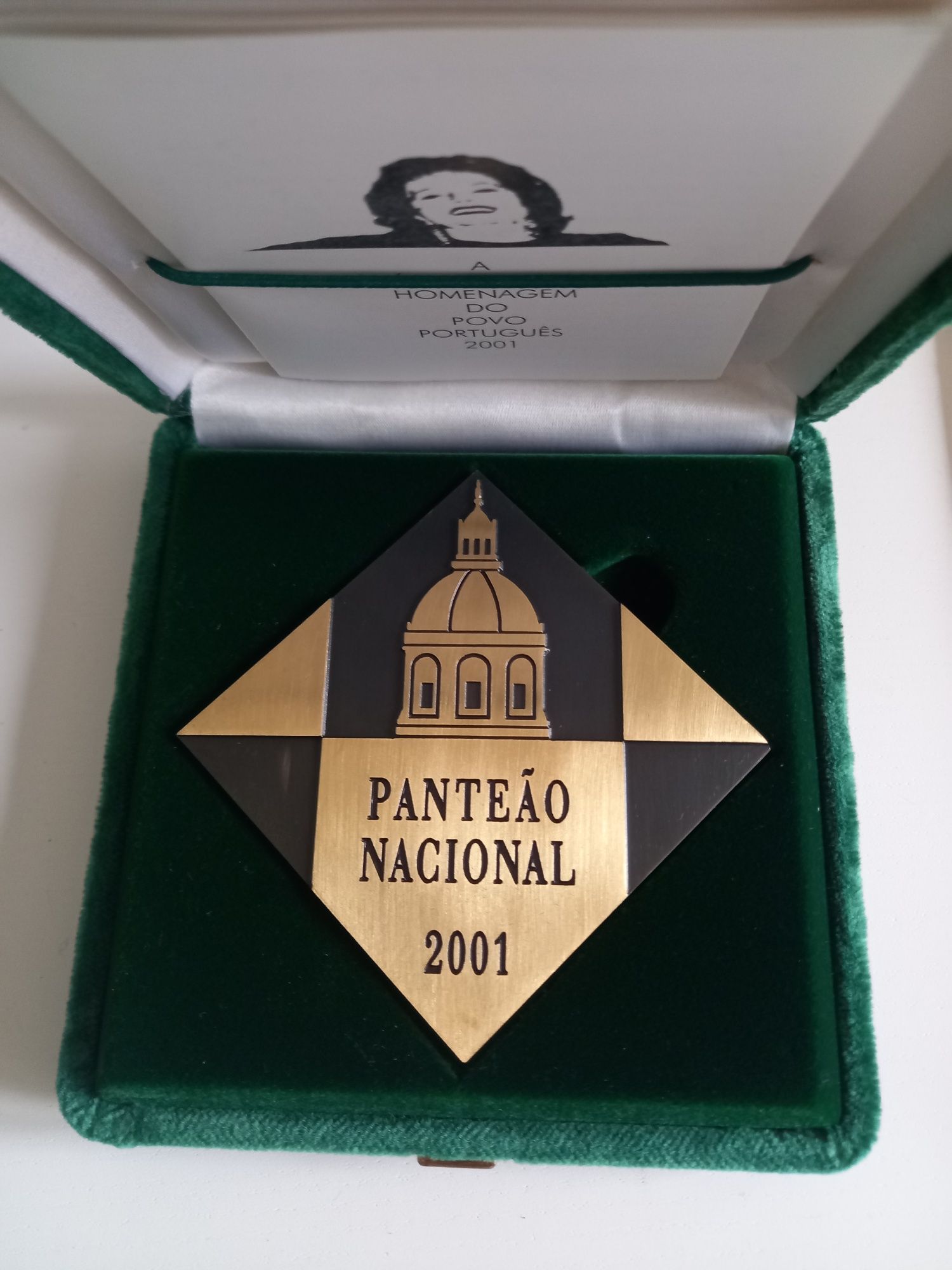 Medalha Comemorativa de Amália Rodrigues