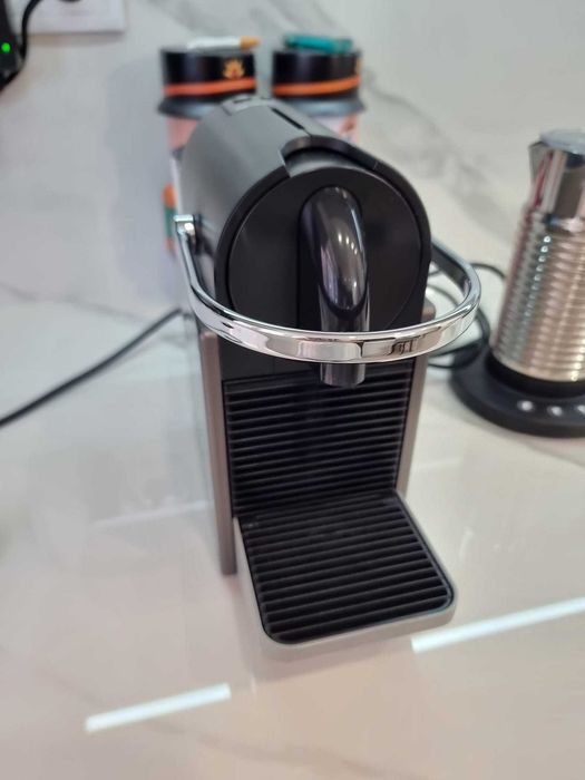 Máquina Nespresso PIXIE TITAN (NOVA)
