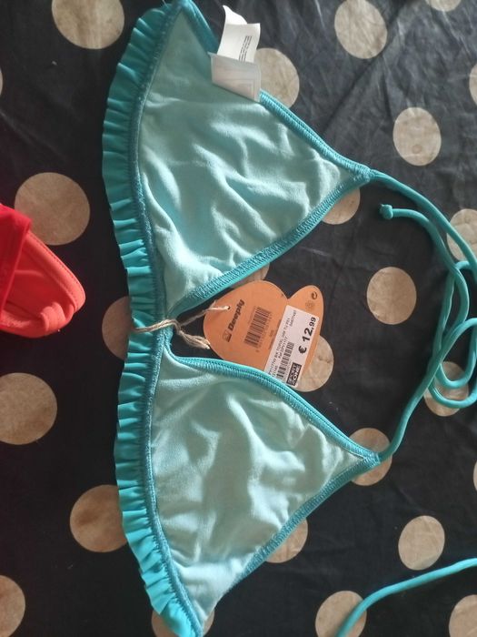 Bikinis e peças novos