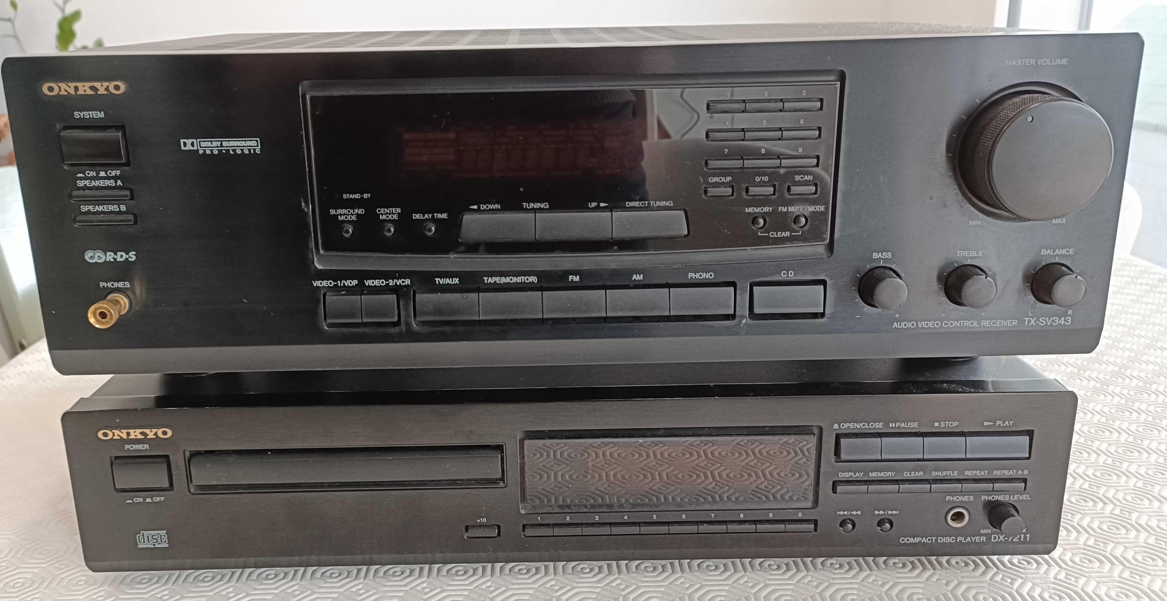 Amplificador Onkyo TX-SV343 + Leitor CDs Onkyo DX-7211