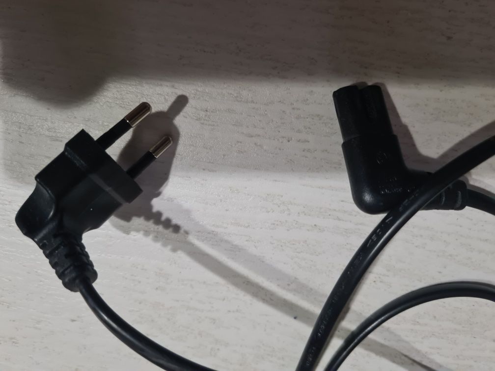 Kabel 8 ósemka kątowy 90 stopni do Samsung LG TV 1.5m