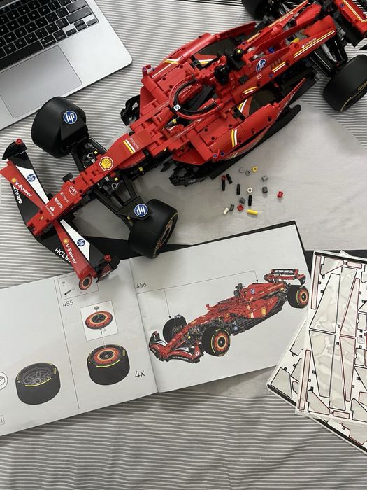 Конструктор Ферарі Ferrari SF-24 F1 Technic — болід Формули 1