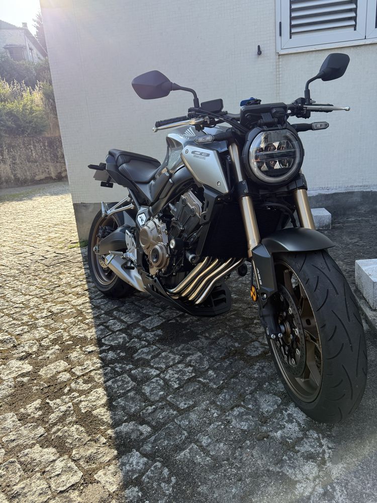 Honda cb 650r completamente nava . 2022, 4800km.