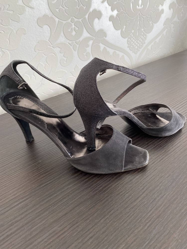 Sandałki Donna Karan