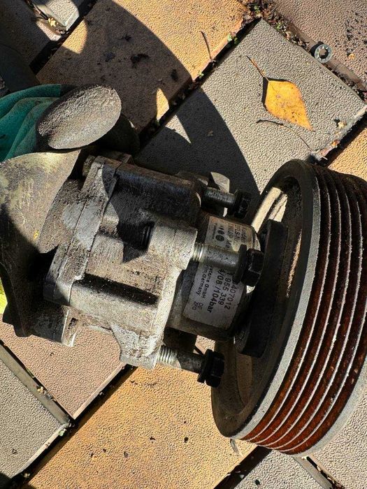 Гидроусилитель ВАЗ 2110 приора десятка, крепление ГУР