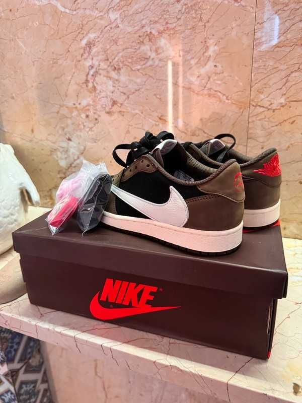 Buty do koszykówki Jordan1LowTravisScott Mocha nowy z metką R.38