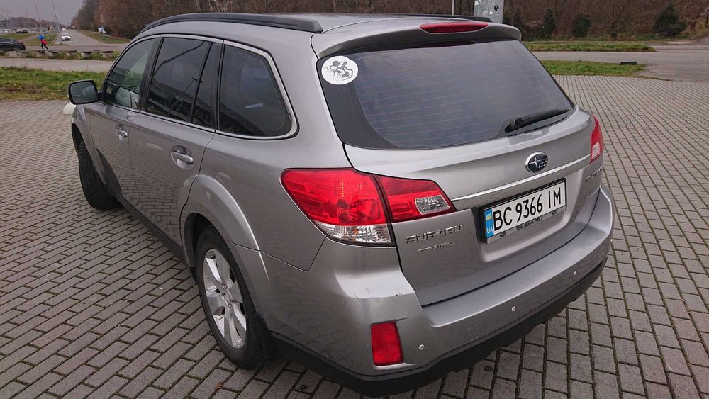 Продам автомобіль SUBARU Outback