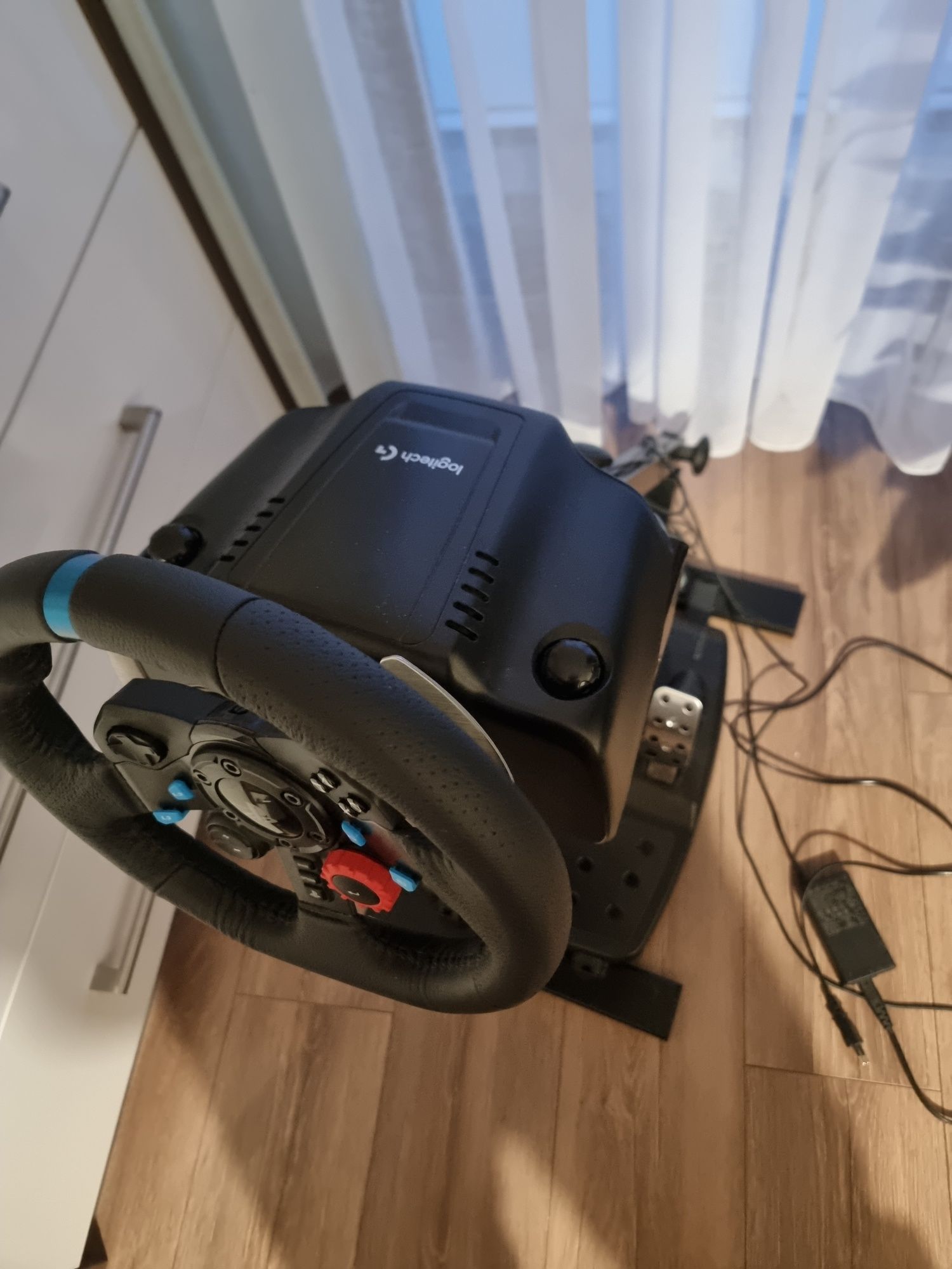 Kierownica Logitech g29 ps4, ps5, stan bdb jak nowa + specjalny stojak