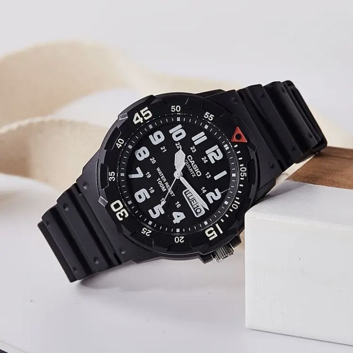 Кварцевые часы Casio MRW-200H-1BVEF | WR100 | Casio Edifice | g-shock