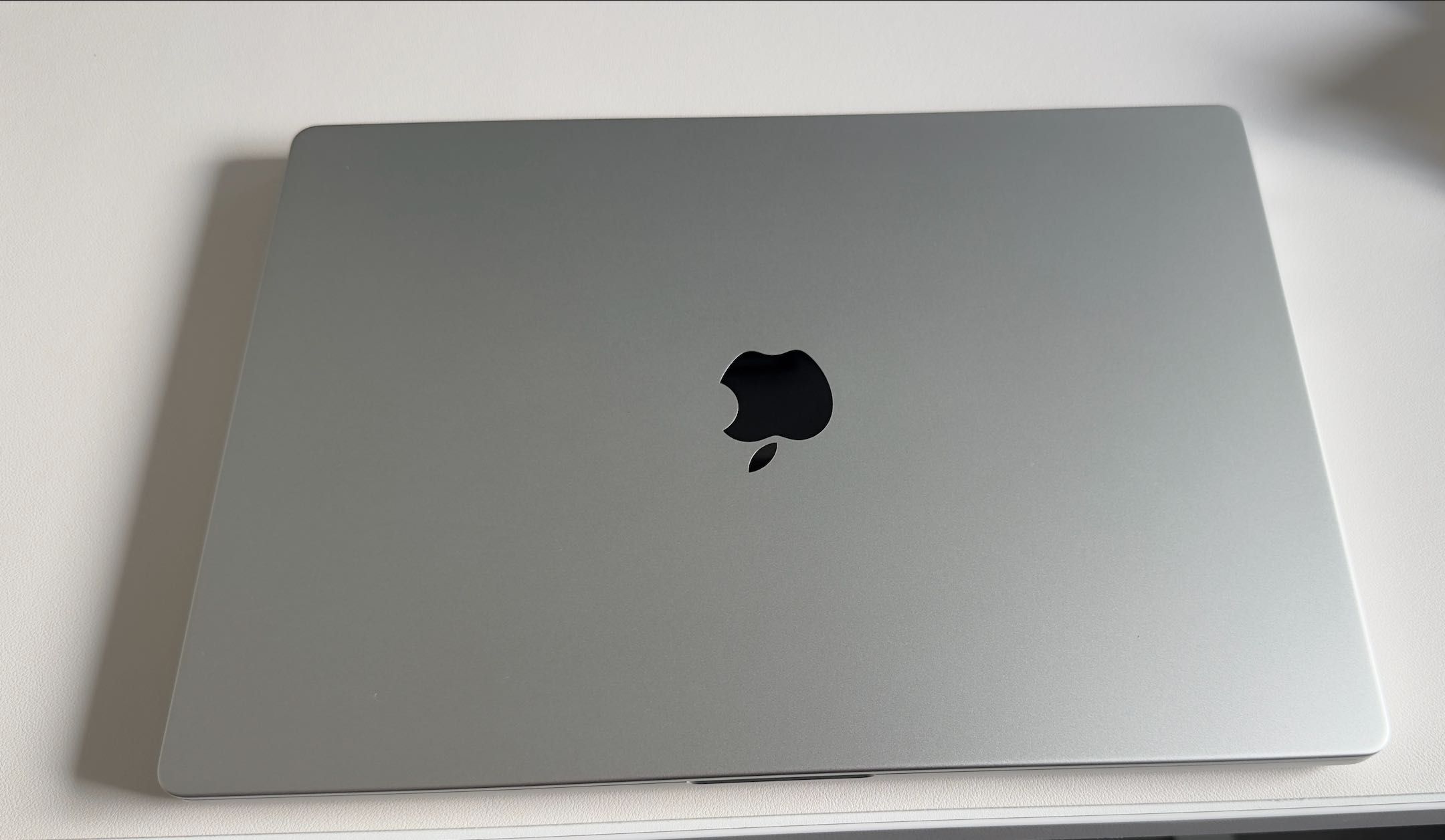 Apple MacBook Pro 16" 2022 M1 Pro 16/512GB Silver, polisa 10.2027