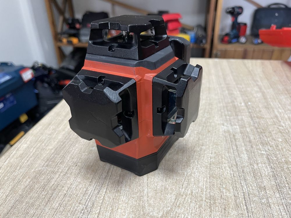 Hilti PM 30-MG / 3D лінійний лазерний рівень Хілті