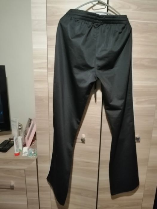 Spodnie dresowe śliskie