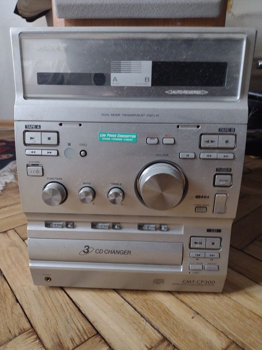 Wieża Sony cmt-cp300 włącza się