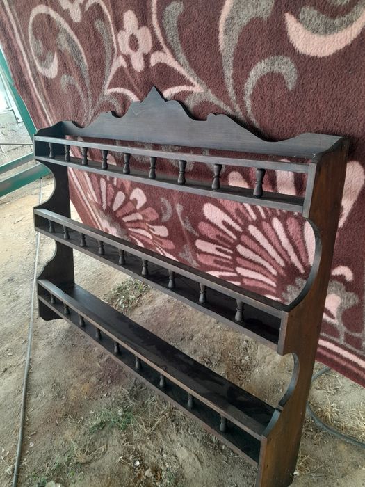 Cadeiras e loiçeiro antigos