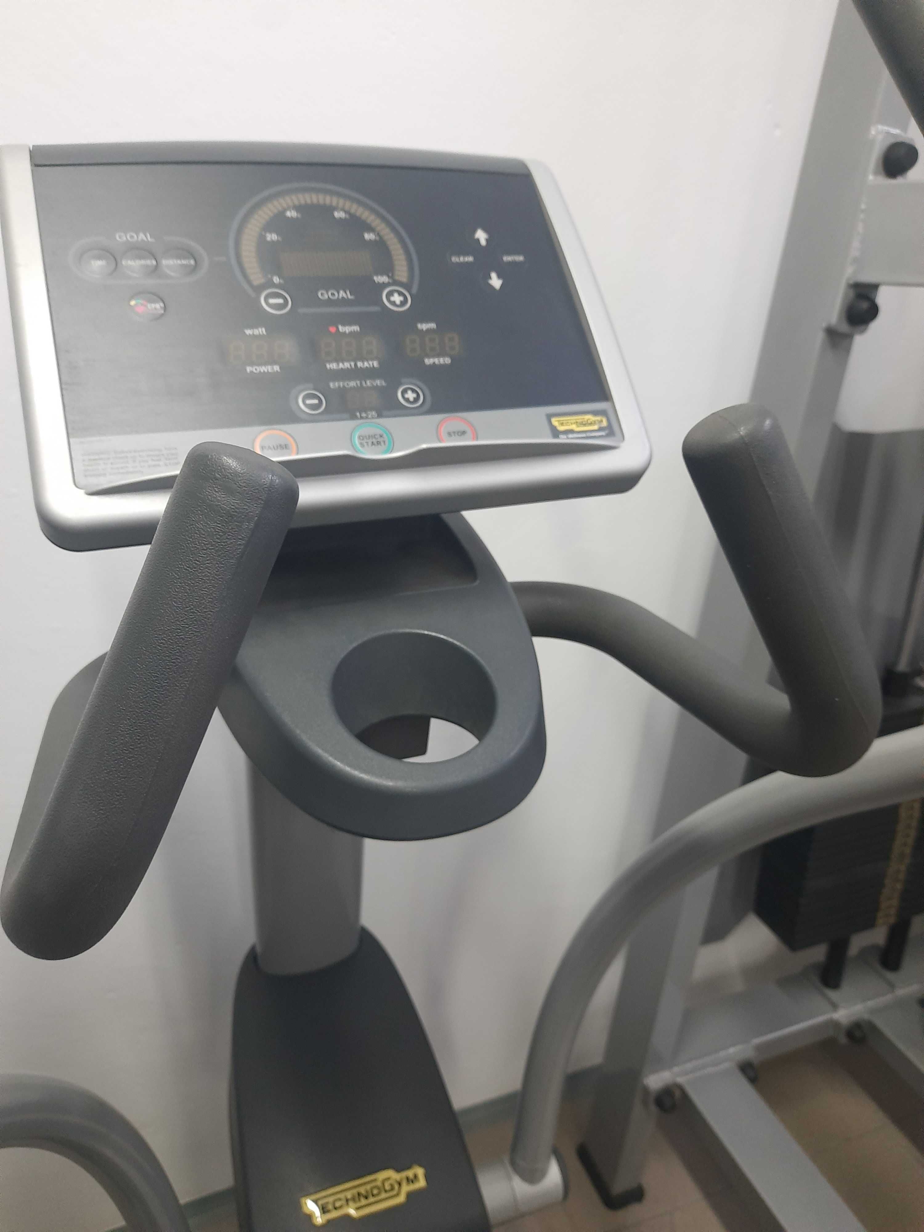 Używany profesjonalny orbitrek Technogym Excite w super cenie!