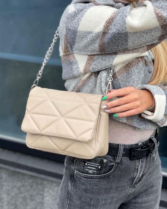 Бежевая сумка через плечо