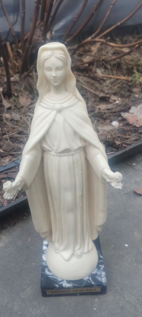 Figura Matki Bożej wykonane z masy