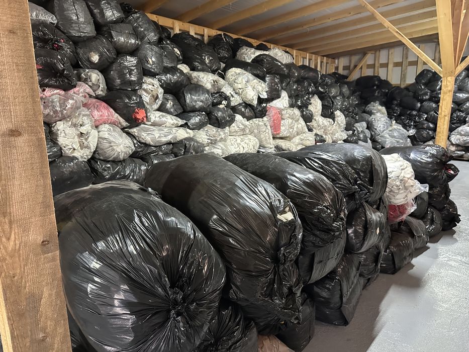 Шкіра натуральна меблева великим оптом.Шматки,відрізи меблевої шкіри.