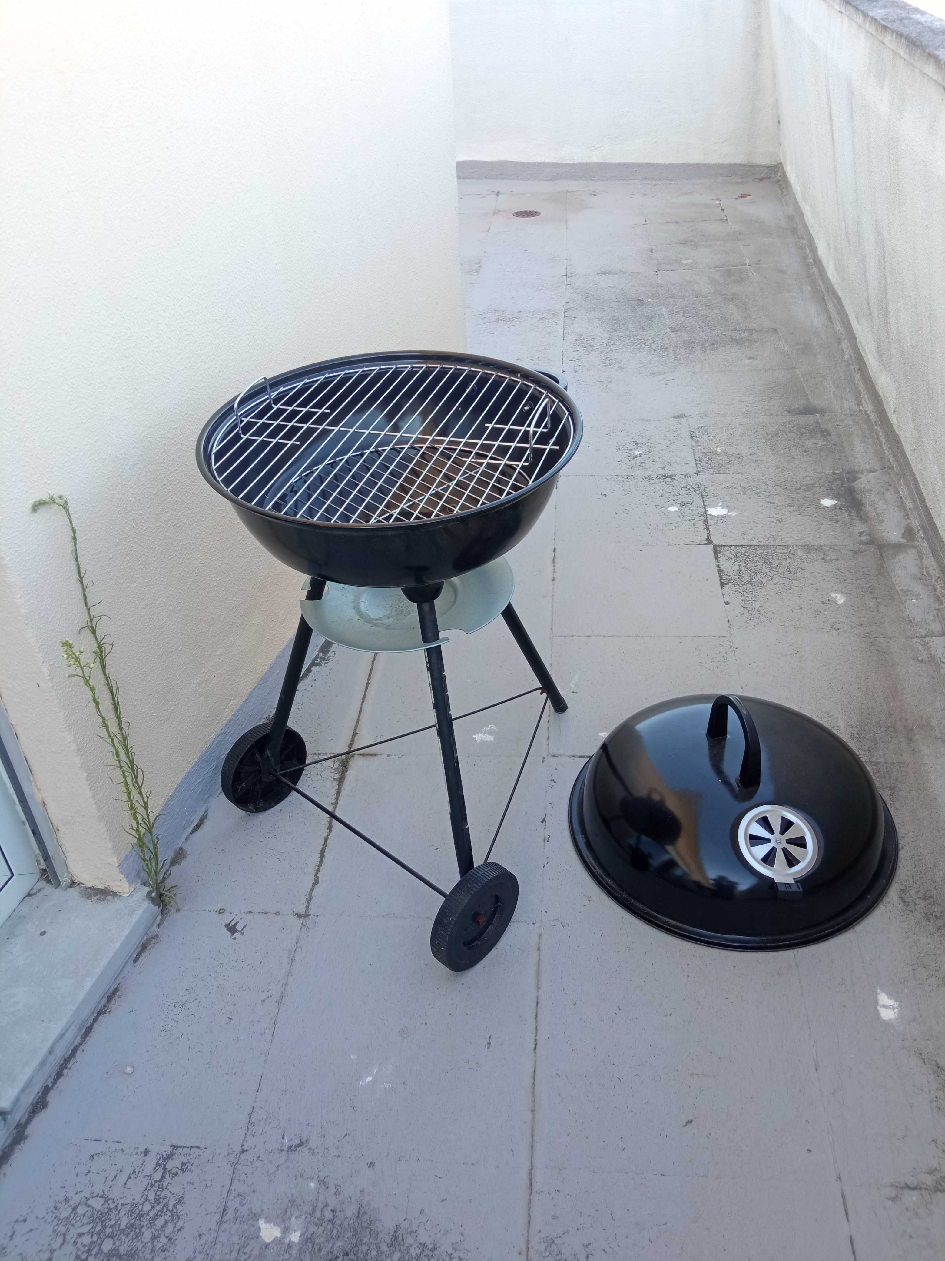 Barbecue a Carvão TROLLEY D47CM - Novo com Capa Incluída