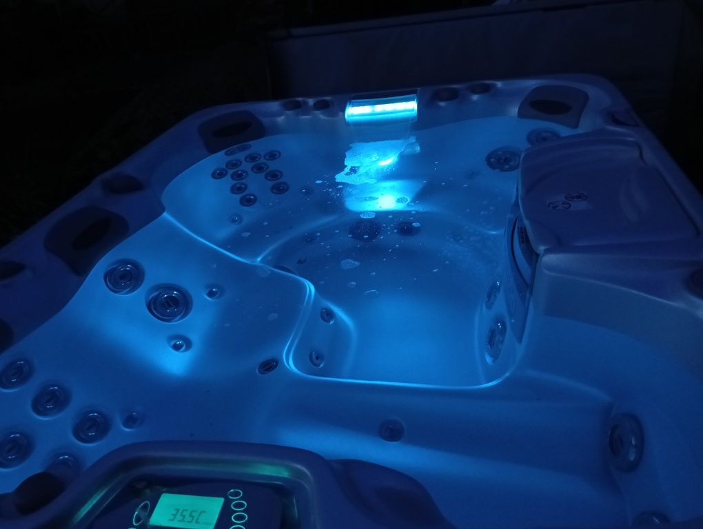 Jacuzzi ogrodowe Sundance Spas model MARIN