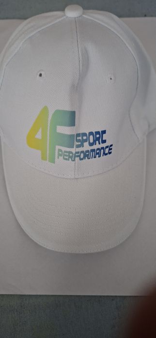 czapka z daszkiem biała z napisem