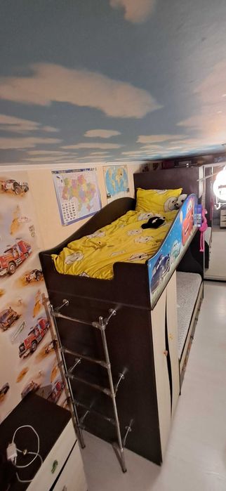 Дитяче двоповерхове ліжко з матрасами + комод + стелаж на книги