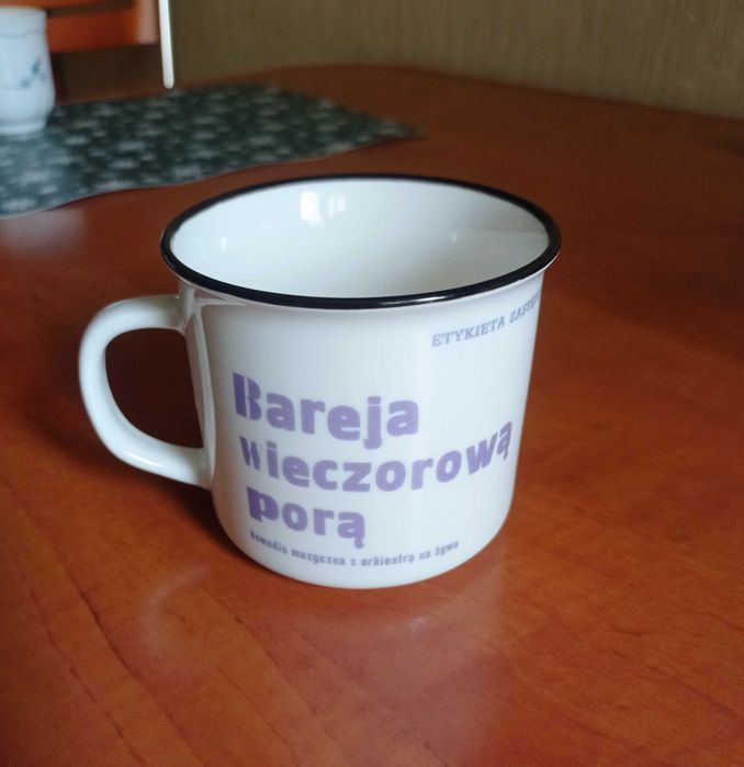 kubek Teatr Horzycy w Toruniu - spektakl Bareja wieczorową porą / miś