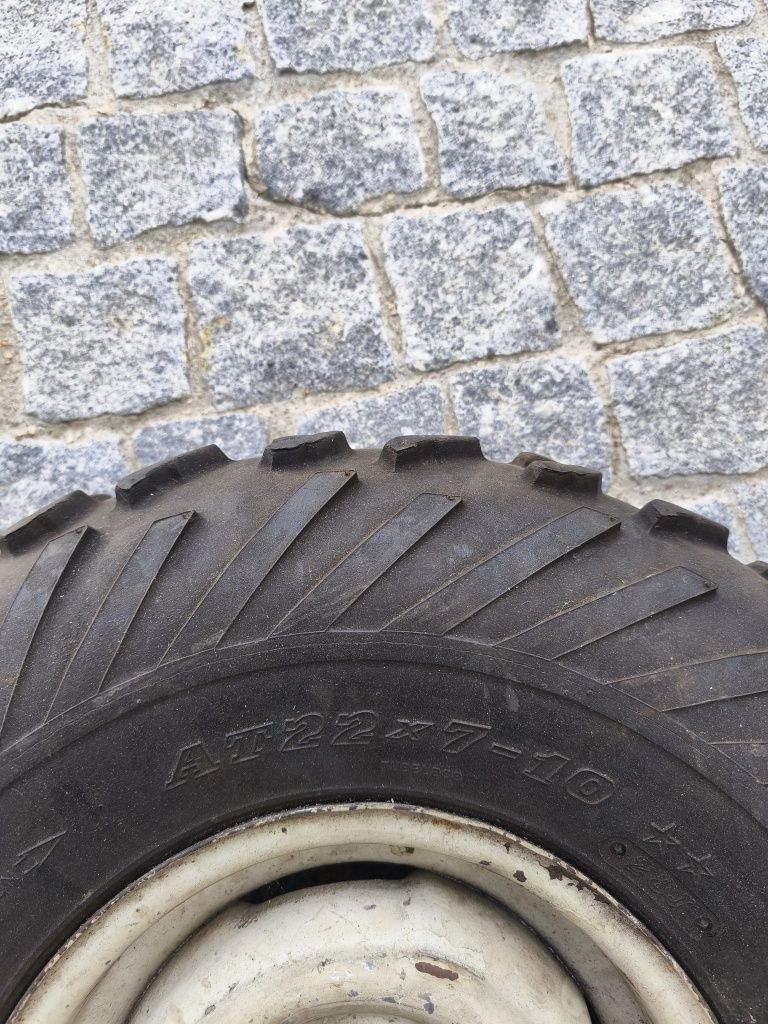 Pneus 4 x 4 para moto 4