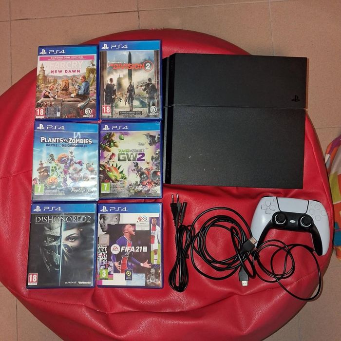 PS4 + 6jogos + 1 comando +cabos