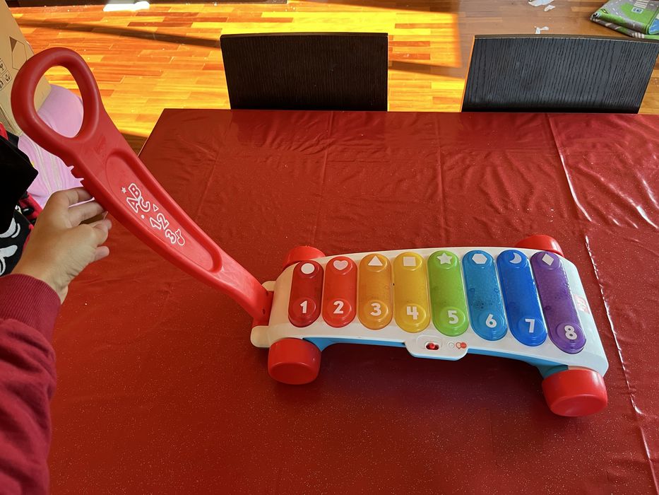 Xilofone Musical Gigante com Luzes e Som de puxar Fisher Price