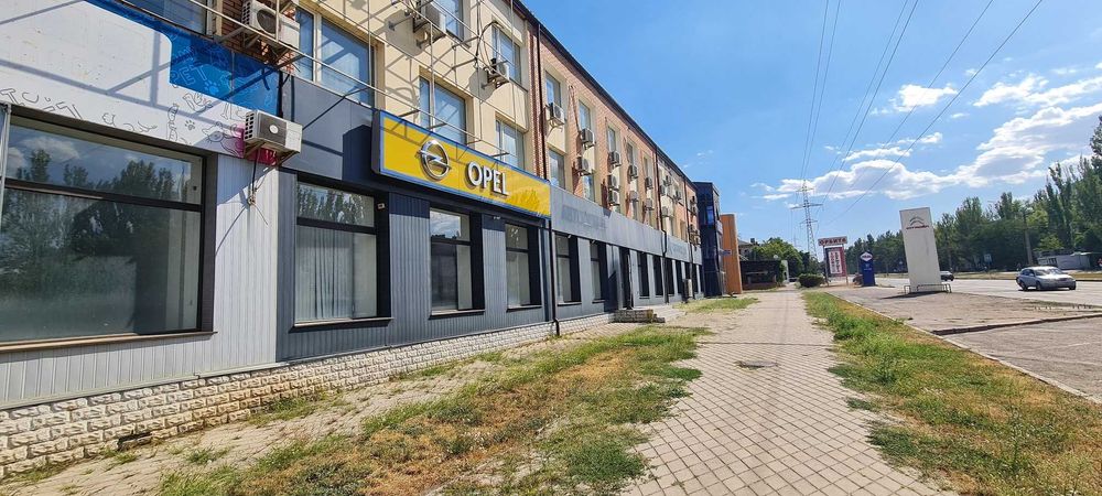 Продаж 790 кв.м. Фасадне приміщення та сто. вул. Космонавтів.