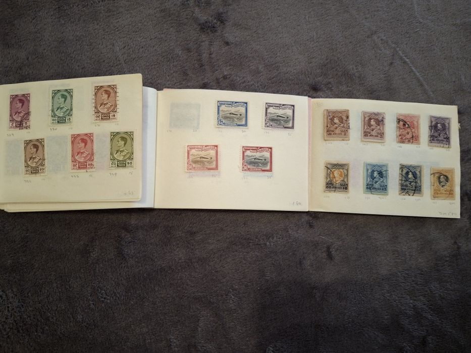 Trzy mini albumy ze znaczkami pocztowymi