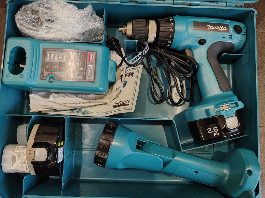 Шуруповерт Makita 6337dwdle з ліхтарем, 2 акумуляторами і зарядним