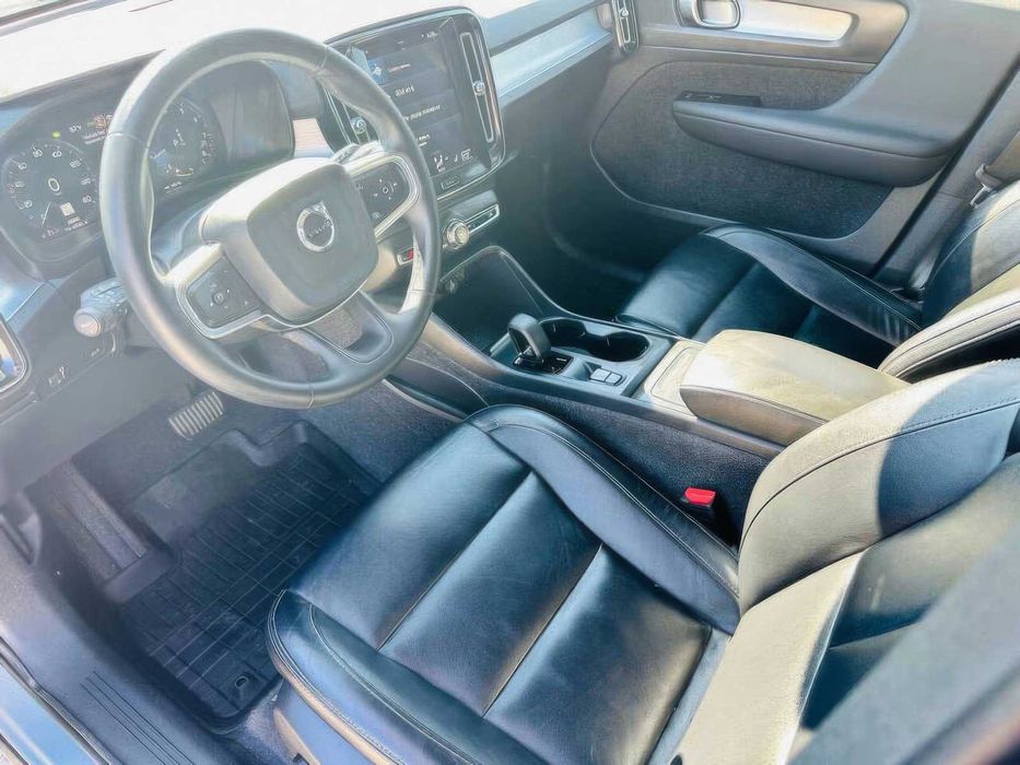 Volvo XC40      2022