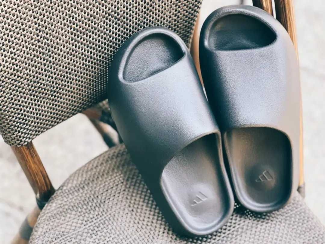 Projekt komety !Adidas Yeezy Slide Onyx R.  43