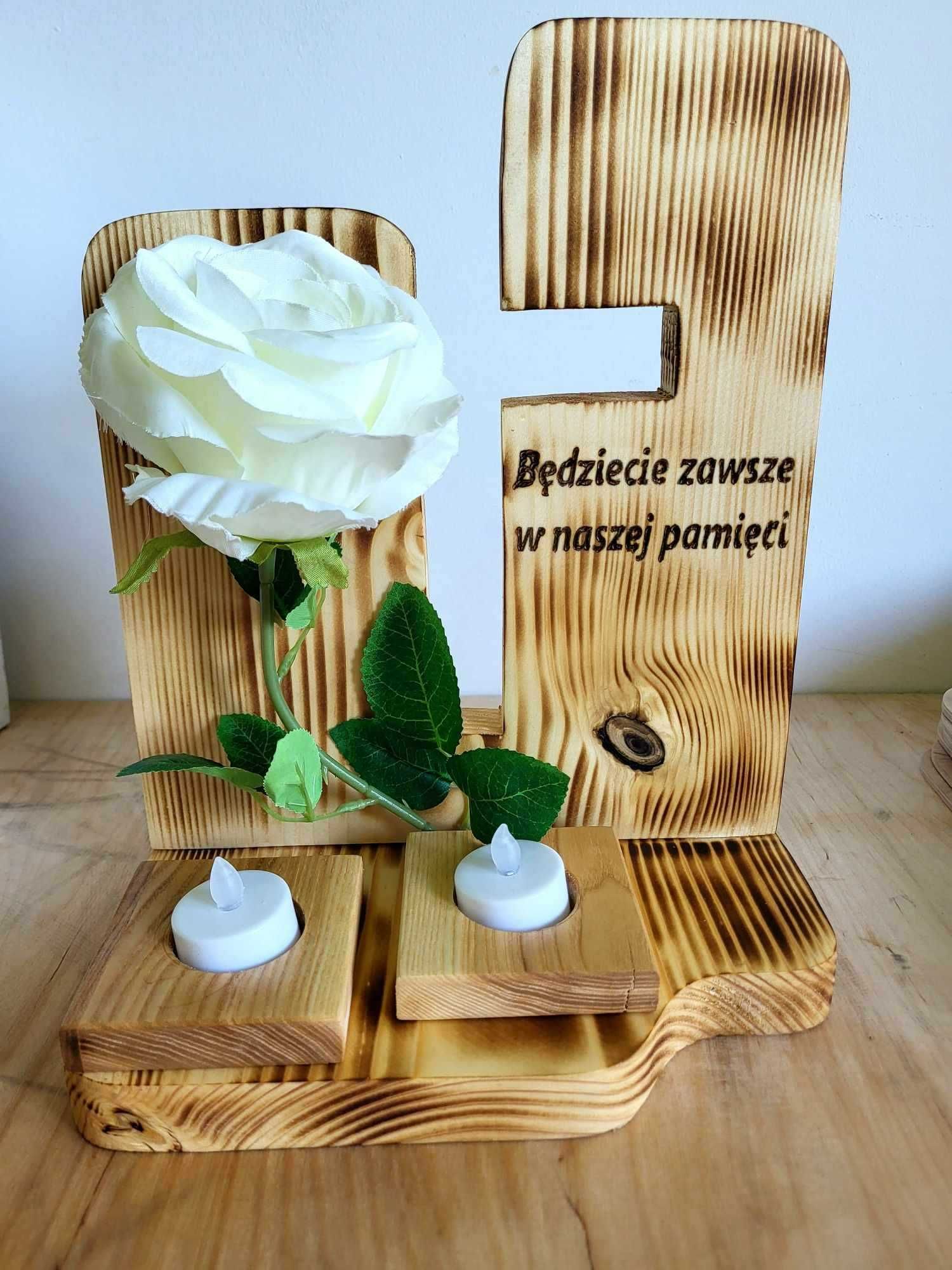 stroik z drewna kompozycje nagrobne  na cmentarz +róża+2 lampki