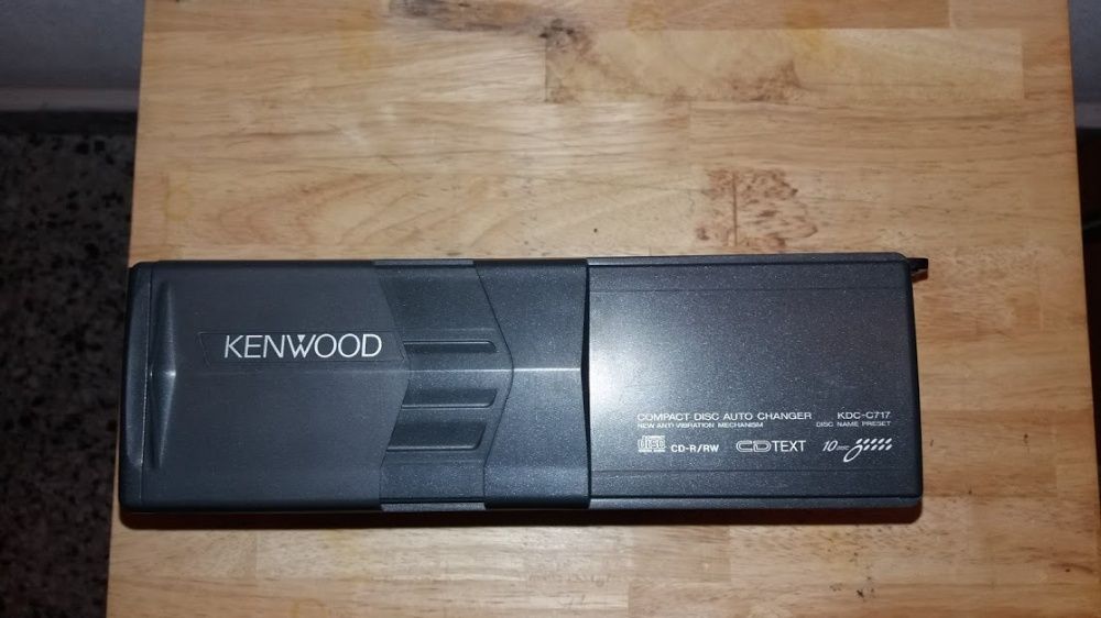 Caixa de CD’s Kenwood KDC-C717