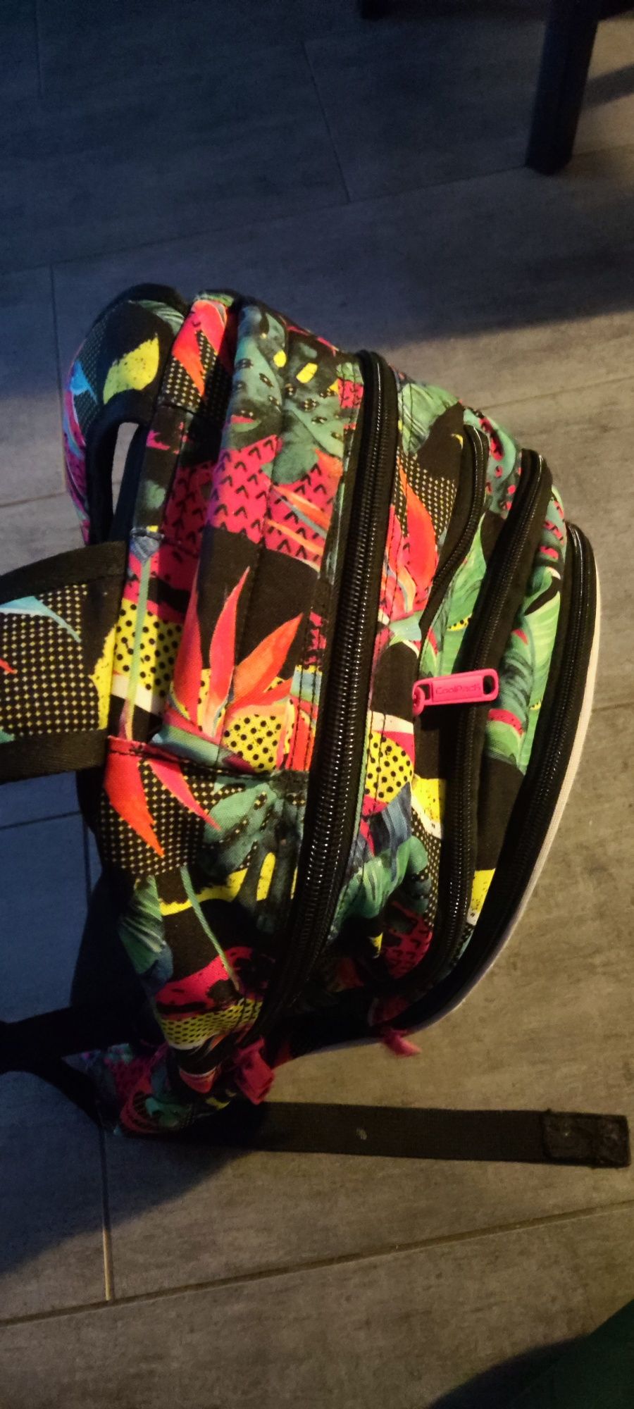 Plecak szkolny Coolpack z funkcją Led, motyw roślinny, egzotyczny.