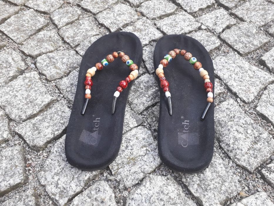 Klapki japonki czarne z koralikami rozmiar 37